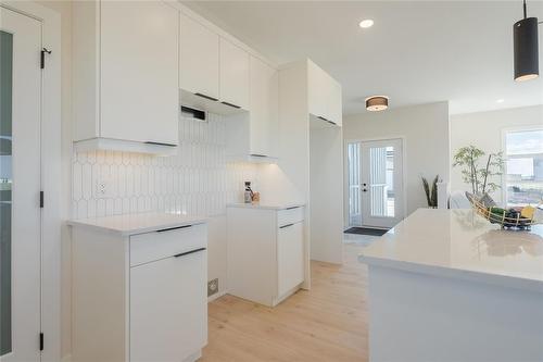 81 Wild Plum Lane, Steinbach, MB - Indoor Photo Showing Kitchen