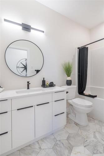 81 Wild Plum Lane, Steinbach, MB - Indoor Photo Showing Bathroom