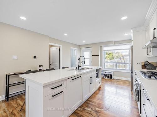 9-293 Limeridge Rd W, Hamilton, ON - Indoor Photo Showing Kitchen With Upgraded Kitchen