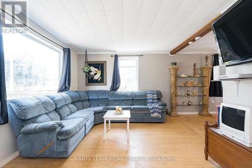 345 East Street, Orillia, ON - Indoor Photo Showing Living Room