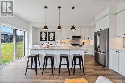 5 Admiral Road, Welland, ON - Indoor Photo Showing Kitchen With Stainless Steel Kitchen With Upgraded Kitchen