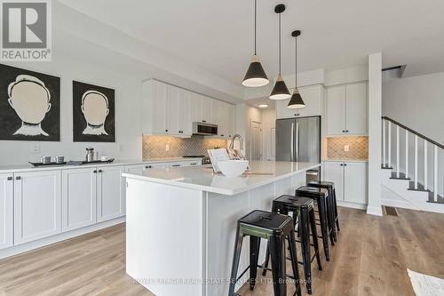 5 Admiral Road, Welland, ON - Indoor Photo Showing Kitchen With Upgraded Kitchen