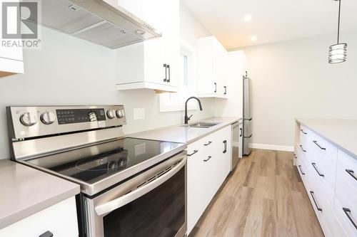 21 Garden Ave, Sault Ste. Marie, ON - Indoor Photo Showing Kitchen With Upgraded Kitchen