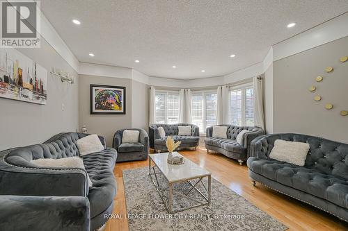 2 Black Hills Court, Brampton (Sandringham-Wellington), ON - Indoor Photo Showing Living Room