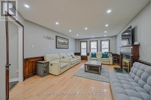 2 Black Hills Court, Brampton (Sandringham-Wellington), ON - Indoor Photo Showing Living Room