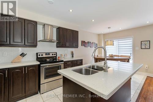 577 Rossellini Drive, Mississauga (Meadowvale Village), ON - Indoor Photo Showing Kitchen With Stainless Steel Kitchen With Double Sink With Upgraded Kitchen