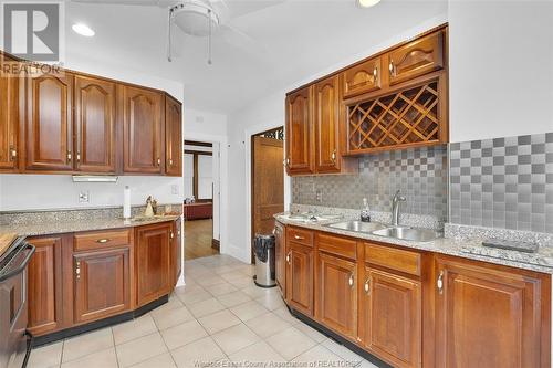 1077 Chilver Road, Windsor, ON - Indoor Photo Showing Kitchen