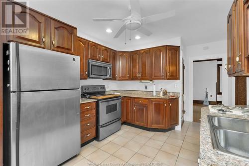 1077 Chilver Road, Windsor, ON - Indoor Photo Showing Kitchen With Double Sink