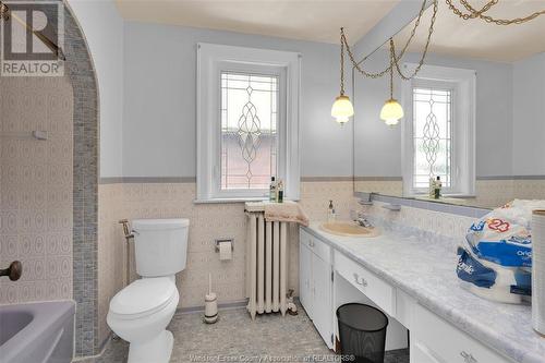 1077 Chilver Road, Windsor, ON - Indoor Photo Showing Bathroom