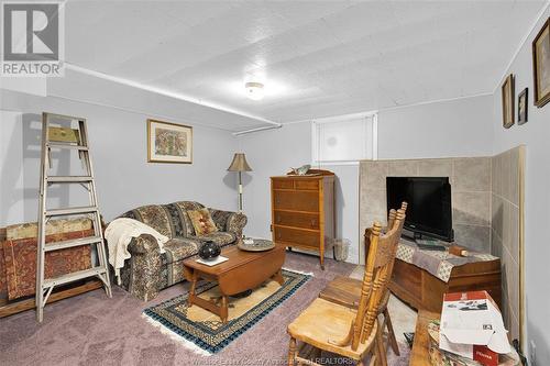 1077 Chilver Road, Windsor, ON - Indoor Photo Showing Living Room