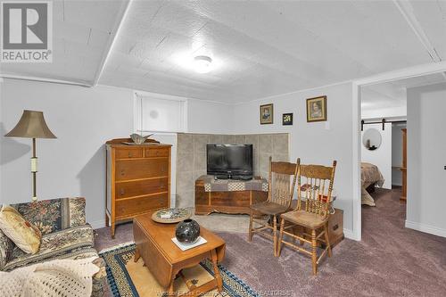 1077 Chilver Road, Windsor, ON - Indoor Photo Showing Living Room