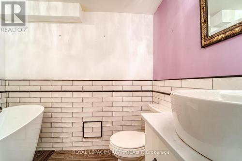 1466 Oakdale Street, London, ON - Indoor Photo Showing Bathroom