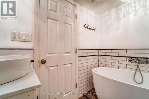 1466 Oakdale Street, London, ON - Indoor Photo Showing Bathroom