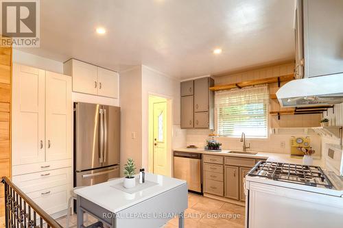 1466 Oakdale Street, London, ON - Indoor Photo Showing Kitchen