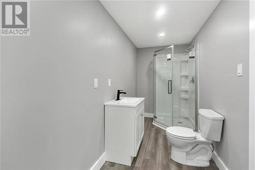 14 Ann Street, Brockville, ON - Indoor Photo Showing Bathroom