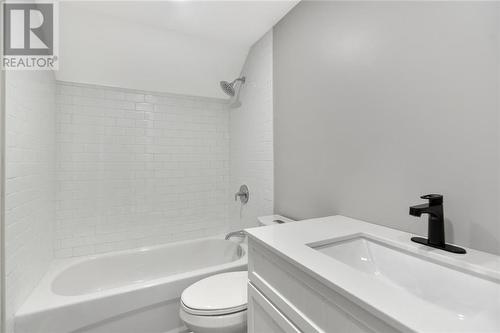 14 Ann Street, Brockville, ON - Indoor Photo Showing Bathroom