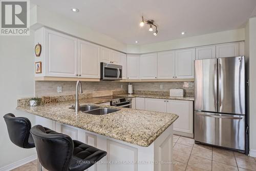 10 Lonsdale Court, Whitby (Lynde Creek), ON - Indoor Photo Showing Kitchen With Stainless Steel Kitchen With Double Sink With Upgraded Kitchen