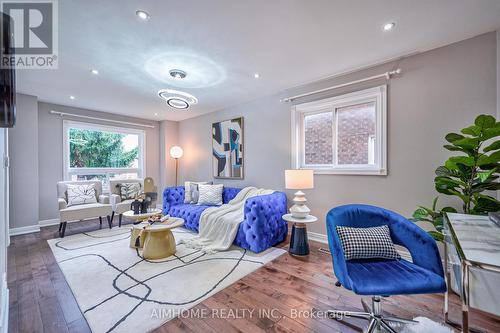 10 Olivewood Drive, Markham, ON - Indoor Photo Showing Bedroom