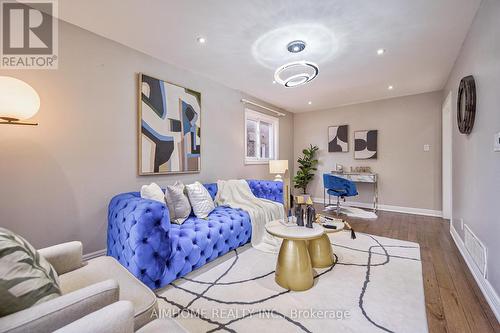 10 Olivewood Drive, Markham, ON - Indoor Photo Showing Living Room