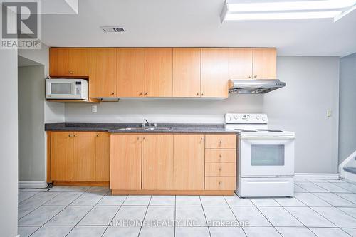 10 Olivewood Drive, Markham, ON - Indoor Photo Showing Kitchen