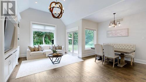 4428 Elgin Mills Road E, Markham, ON - Indoor Photo Showing Dining Room