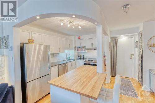 222 Guigues Avenue Unit#504, Ottawa, ON - Indoor Photo Showing Kitchen