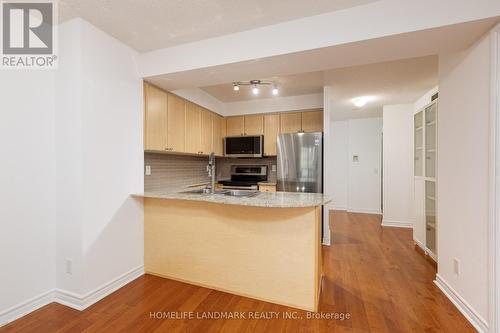 303 - 763 Bay Street, Toronto (Bay Street Corridor), ON - Indoor Photo Showing Kitchen