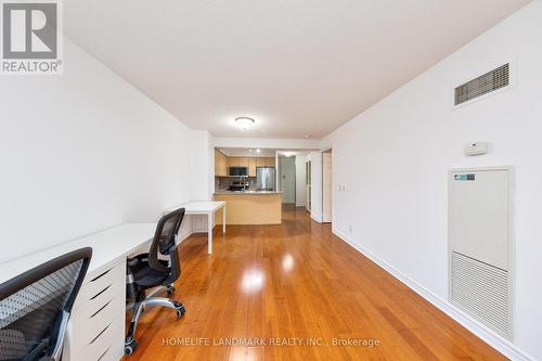 303 - 763 Bay Street, Toronto (Bay Street Corridor), ON - Indoor Photo Showing Office