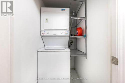 303 - 763 Bay Street, Toronto (Bay Street Corridor), ON - Indoor Photo Showing Laundry Room