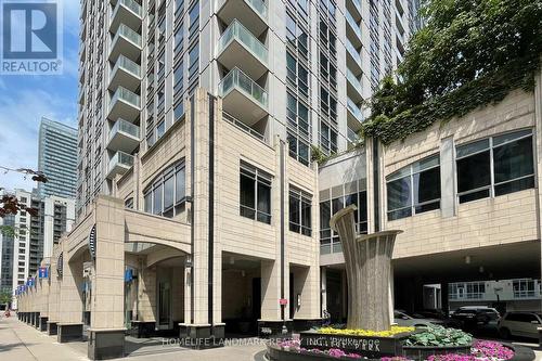 303 - 763 Bay Street, Toronto (Bay Street Corridor), ON - Outdoor With Facade