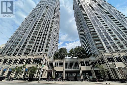 303 - 763 Bay Street, Toronto (Bay Street Corridor), ON - Outdoor With Facade