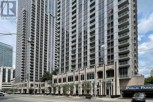 303 - 763 Bay Street, Toronto (Bay Street Corridor), ON - Outdoor With Facade