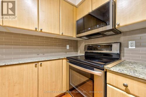 303 - 763 Bay Street, Toronto (Bay Street Corridor), ON - Indoor Photo Showing Kitchen