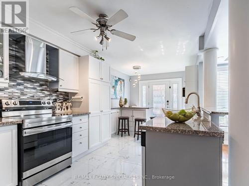 87 Porchlight Road, Brampton (Fletcher'S Creek Village), ON - Indoor Photo Showing Kitchen With Upgraded Kitchen