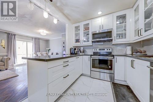 3145 Cantelon Crescent, Mississauga (Meadowvale), ON - Indoor Photo Showing Kitchen