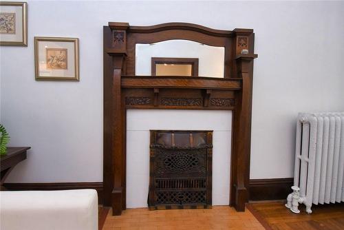 Beautiful ornamental fireplace - 185 Fairleigh Avenue S, Hamilton, ON - Indoor