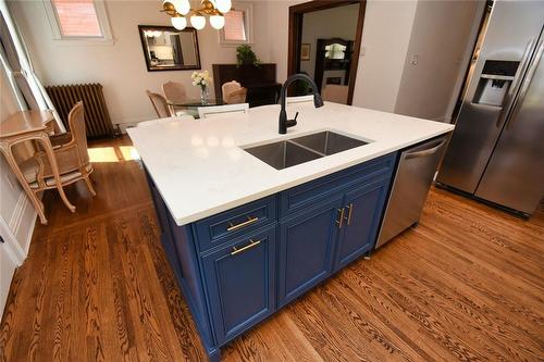 Double sink and an island with breakfast bar. - 185 Fairleigh Avenue S, Hamilton, ON - Indoor