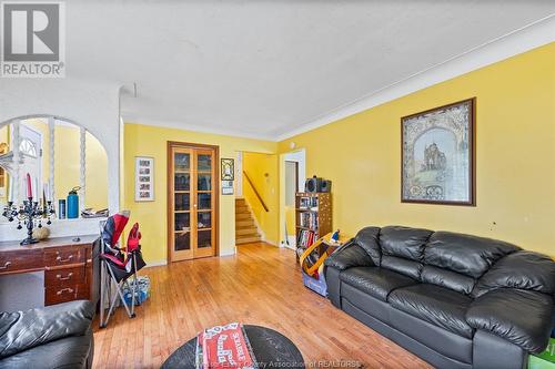 4665 Malden, Windsor, ON - Indoor Photo Showing Living Room