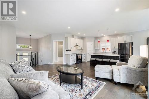 1322 Country Lane, Winchester, ON - Indoor Photo Showing Living Room