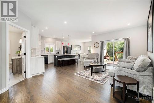 1322 Country Lane, Winchester, ON - Indoor Photo Showing Living Room