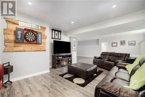 1322 Country Lane, Winchester, ON - Indoor Photo Showing Living Room