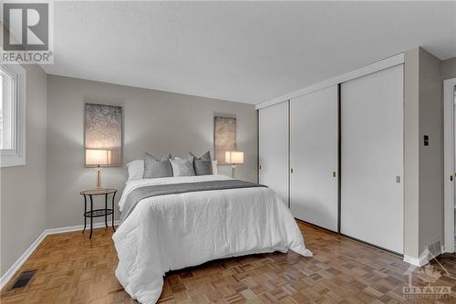 1999 Woodglen Crescent, Ottawa, ON - Indoor Photo Showing Bedroom