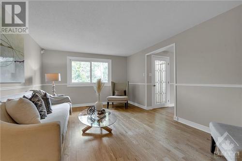 1999 Woodglen Crescent, Ottawa, ON - Indoor Photo Showing Living Room