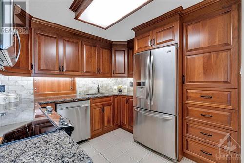 1999 Woodglen Crescent, Ottawa, ON - Indoor Photo Showing Kitchen