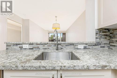 212 - 1050 The Queensway, Toronto (Islington-City Centre West), ON - Indoor Photo Showing Kitchen With Upgraded Kitchen