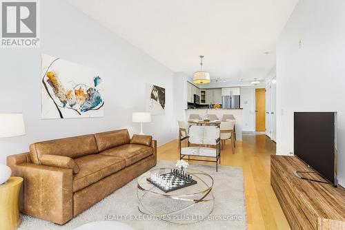 212 - 1050 The Queensway, Toronto (Islington-City Centre West), ON - Indoor Photo Showing Living Room