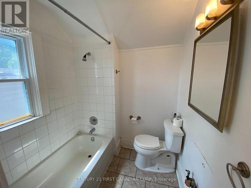 370 Victoria Street, London, ON - Indoor Photo Showing Bathroom