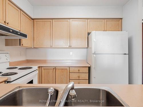 605-2 Covington Rd, Toronto, ON - Indoor Photo Showing Kitchen