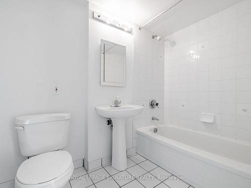 605-2 Covington Rd, Toronto, ON - Indoor Photo Showing Bathroom