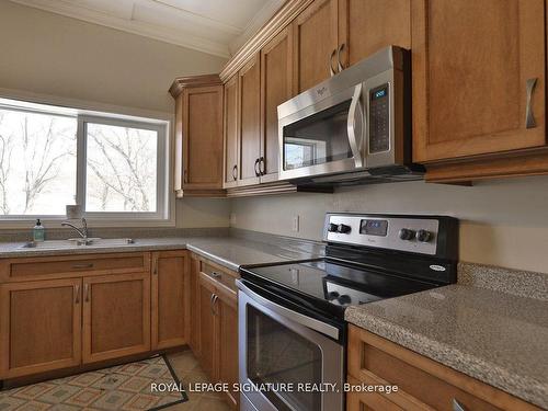 1694 Centre Rd, Hamilton, ON - Indoor Photo Showing Kitchen With Double Sink